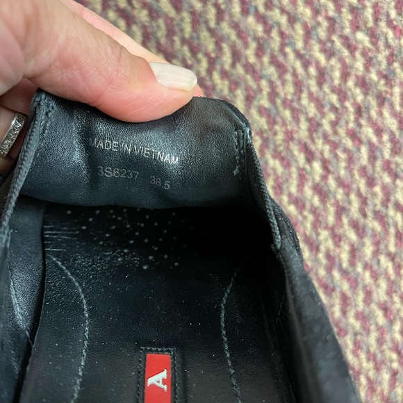 Prada sneakers size 8.5 - Picture 5 of 9
